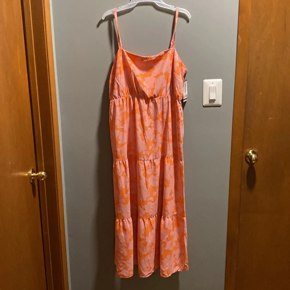 BRAND NEW WOMANS DRESS SIZE  XL! NWT. SMOKE FREE HOME! - Picture 2 of 4